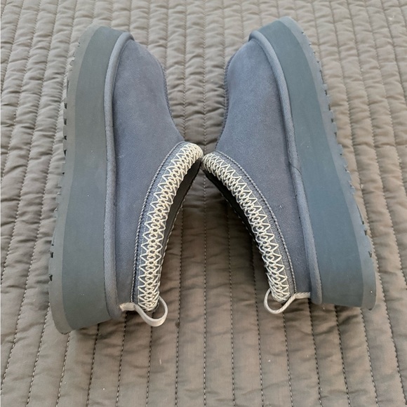 UGG women’s Taz ll - Picture 4 of 5